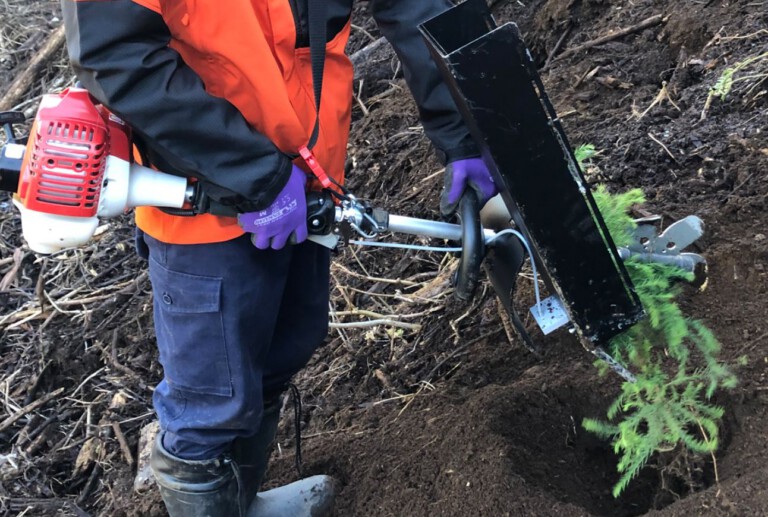 苗木機械植栽機「柾樹」